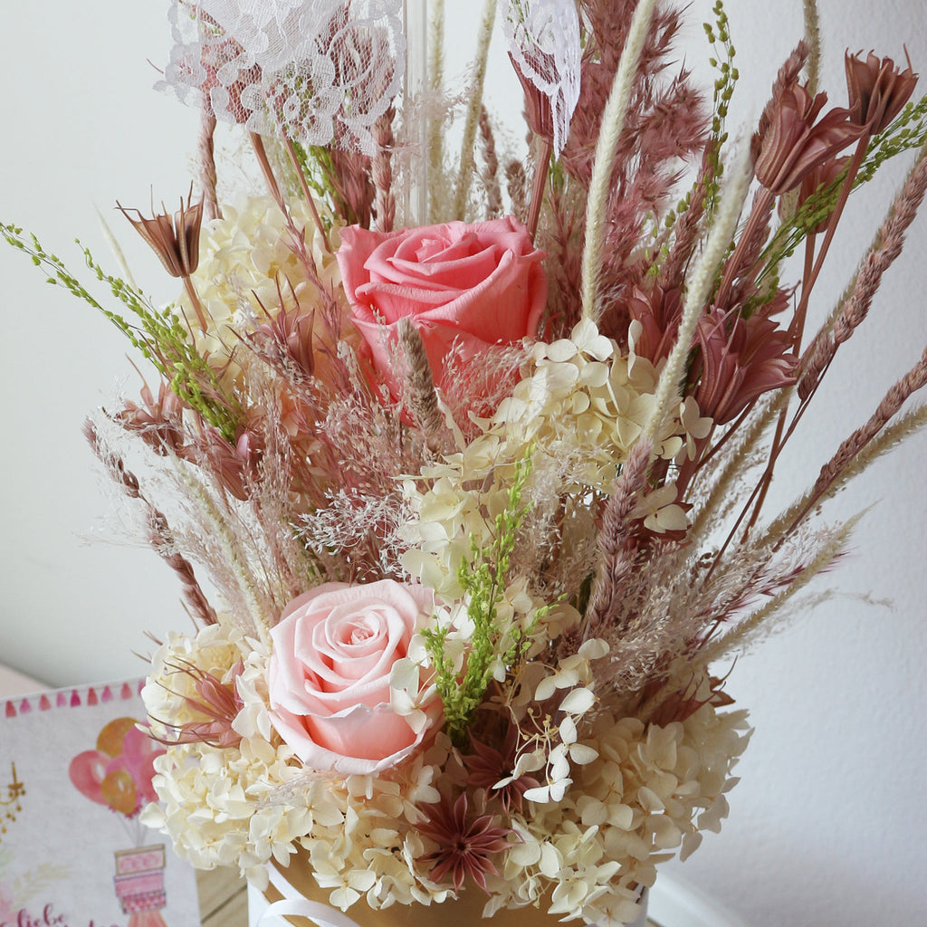TROCKENBLUMENBOX MIT BALLON PERSONALISIERT + INFINITY ROSEN UND HORTENSIEN