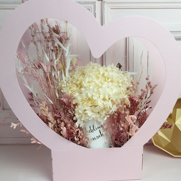 HERZ GESCHENKBOX "LIEBLINGS MENSCH“ MIT PORZELLAN BECHER UND TROCKENBLUMEN